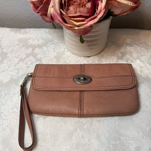 FOSSIL Rose Pale Pink Genuine Leather Wristlet Clutch Wallet with flap. EUC